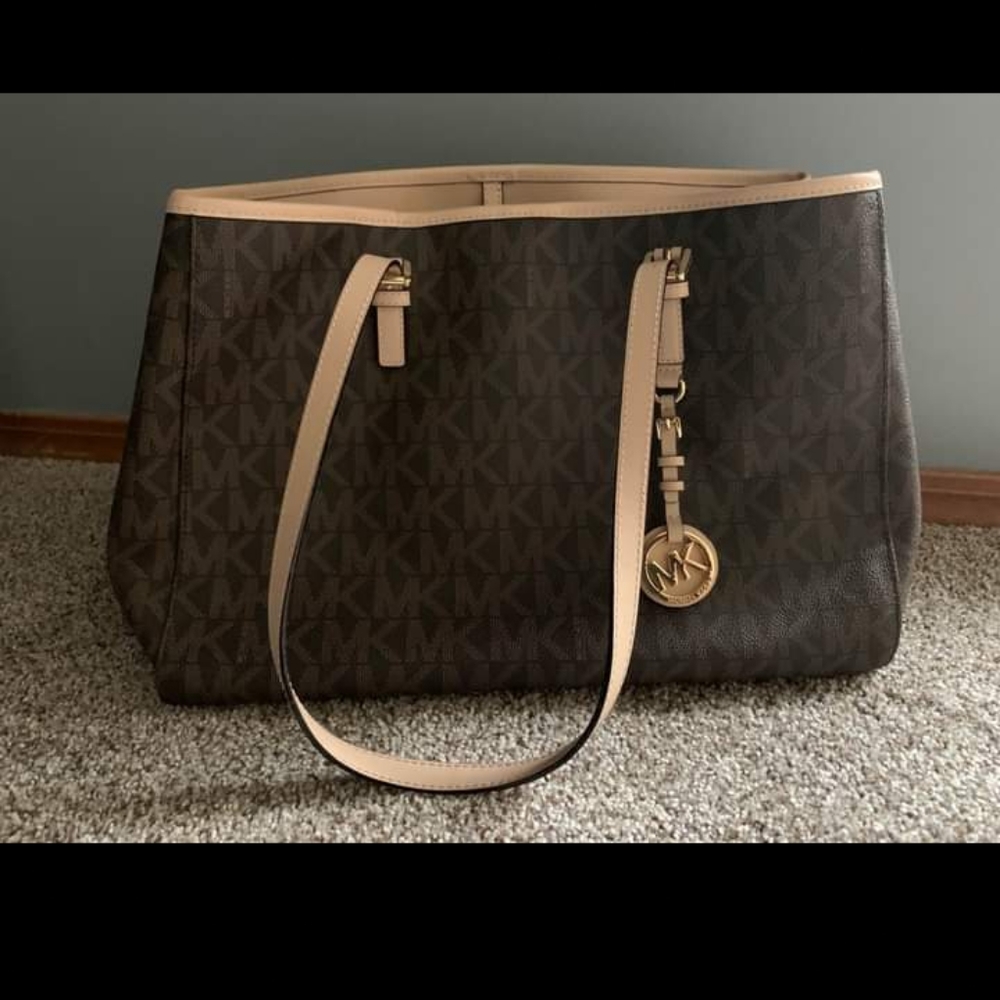 Micheal kors purse